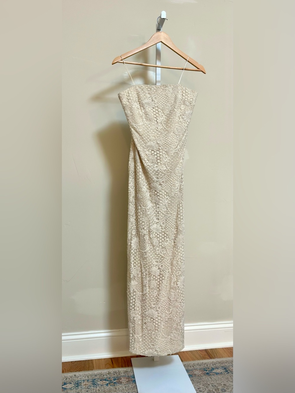 1990s Carmen Marc Valvo Size 4 Ivory Beaded Lace Column Evening Gown wedding
